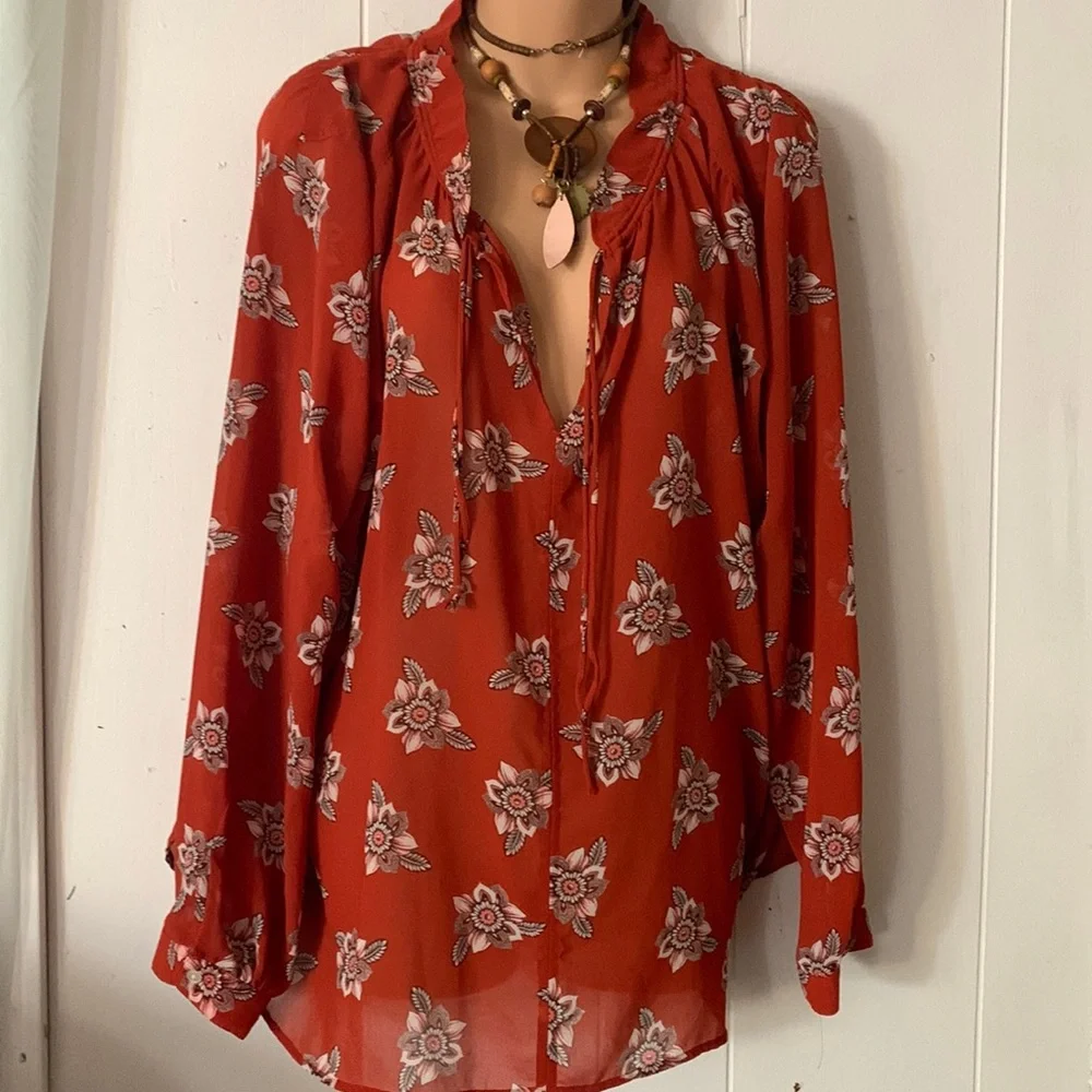 floral long sleeve blouse - Picture 1 of 3